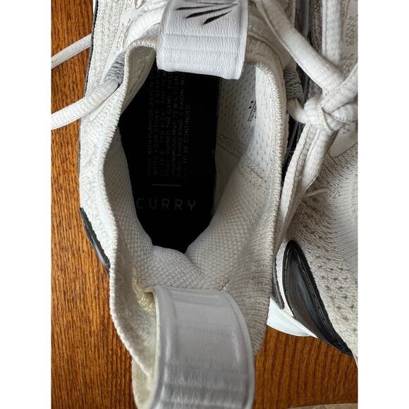 Under Armour Curry Flow white running shoes, youth boys size 4 - Picture 5 of 16